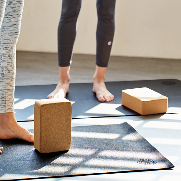 Halfmoon ヨガ　ナチュラルコルク1個 定価17795円 Halfmoon ヨガ ナチュラルコルク1個 定価17795円 - メルカリ