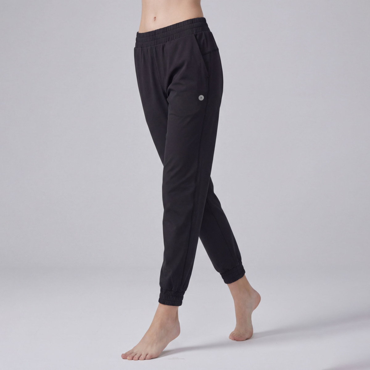 予約】ミッドライズトレーナーパンツ／ブラック |イージーヨガ通販