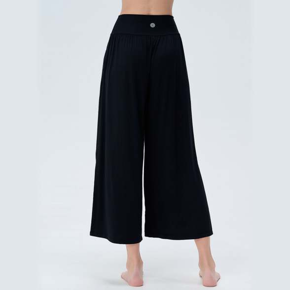 easy yoga  クロップトパンツ　L ブラック オンバケーションワイドパンツ／ブラック |イージーヨガ通販