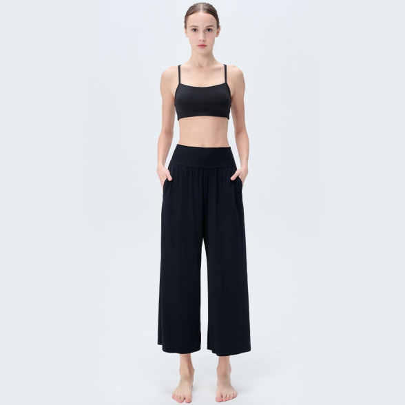 easy yoga  クロップトパンツ　L ブラック オンバケーションワイドパンツ／ブラック |イージーヨガ通販