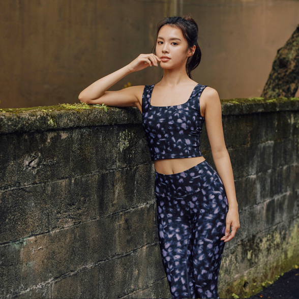 Uシェイプスムースクロップドタンク／パープルスポッテッド |イージー